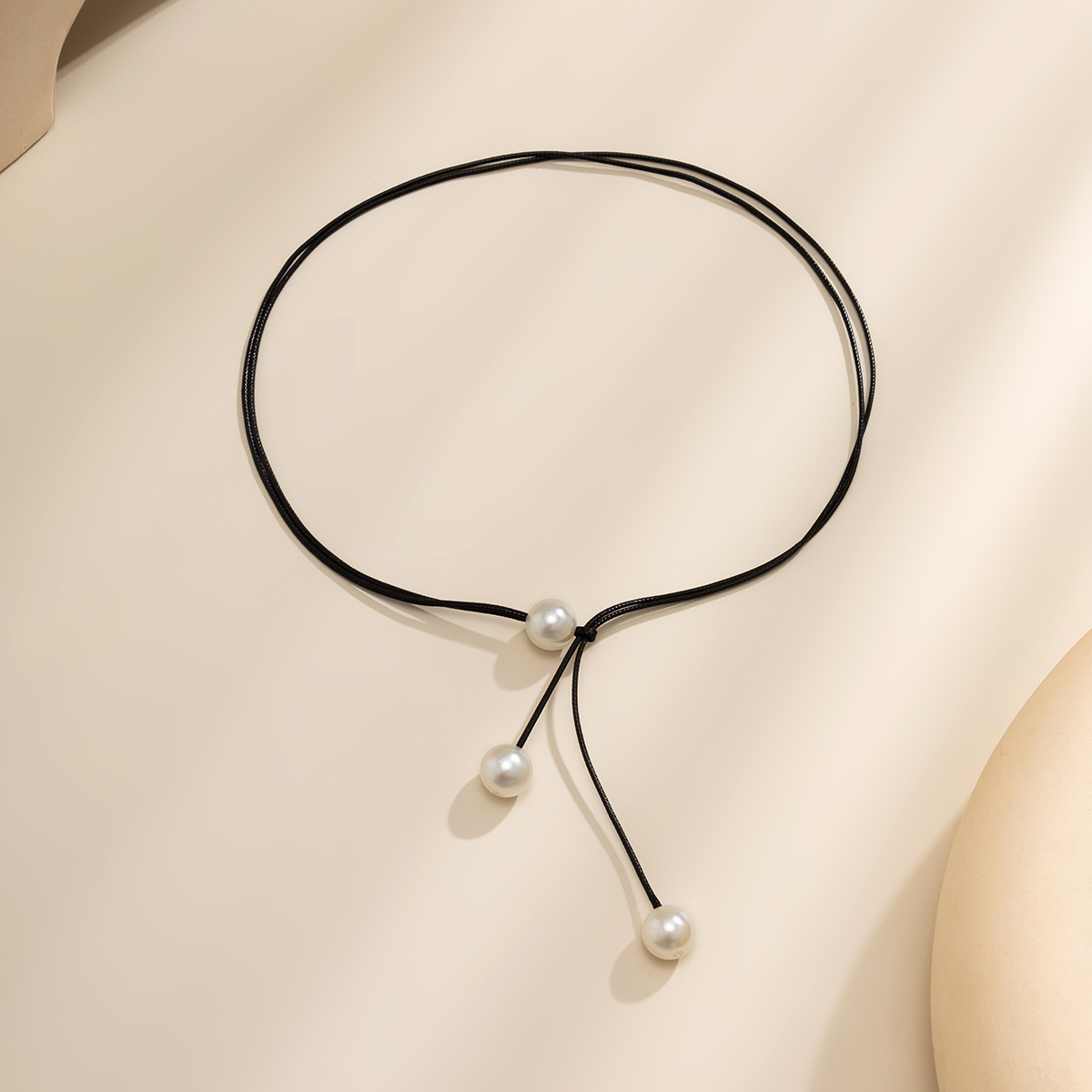 Chic & Playful Cute Collarbone Look Pearl Necklace
