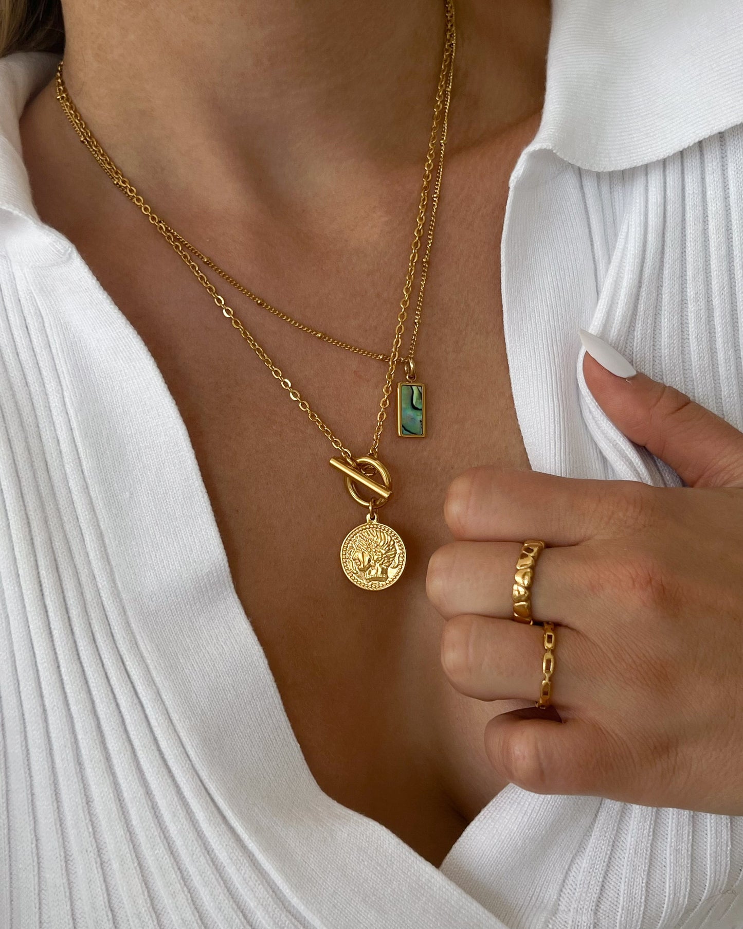 Elegant Toggle Clasp Havanna Coin Necklace