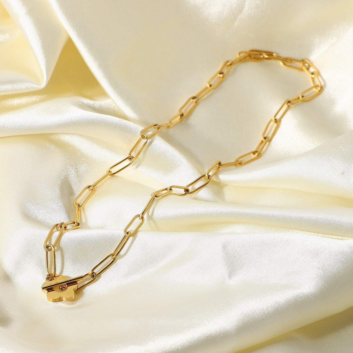 Elegant Layered Clip Chain Pendant Necklace