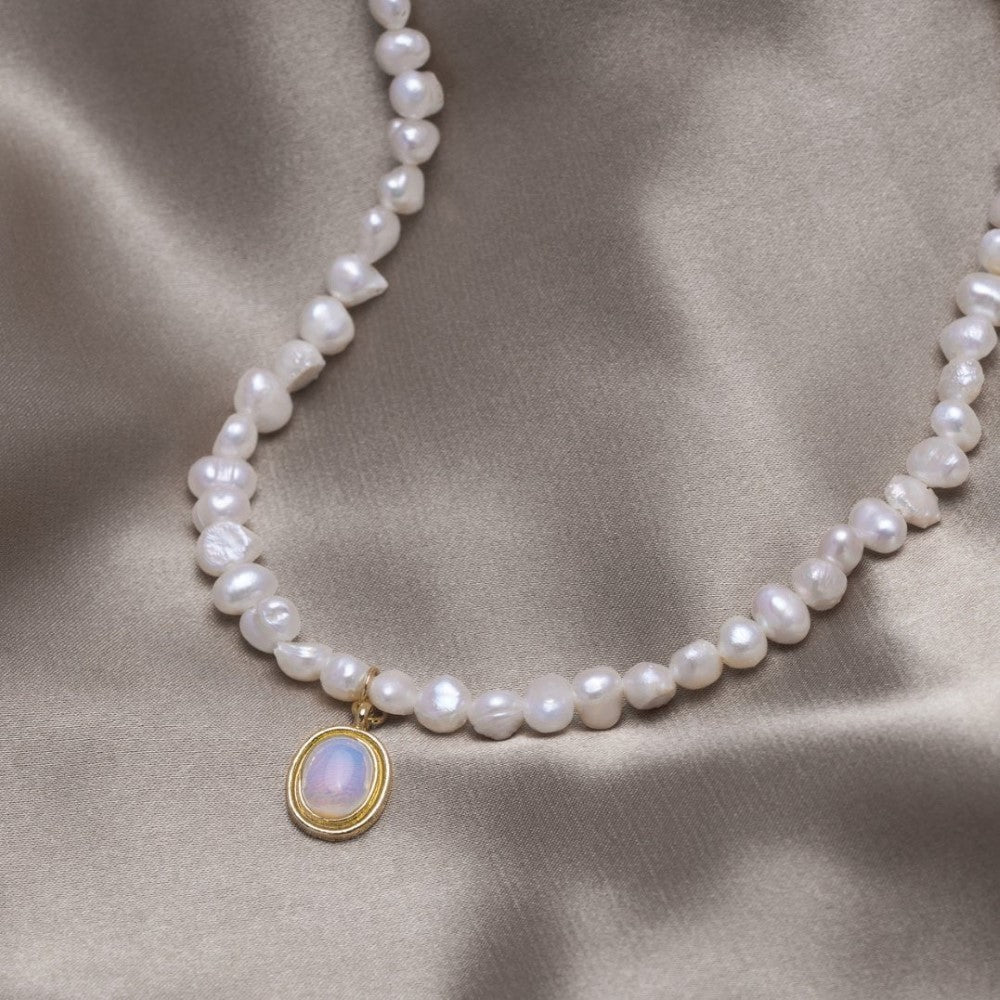 Elegant Moonstone Pearl Necklace
