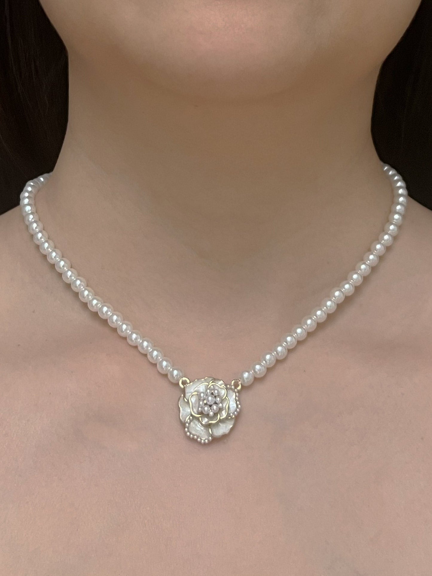 Elegant Rose Flower Pendant Pearl Necklace