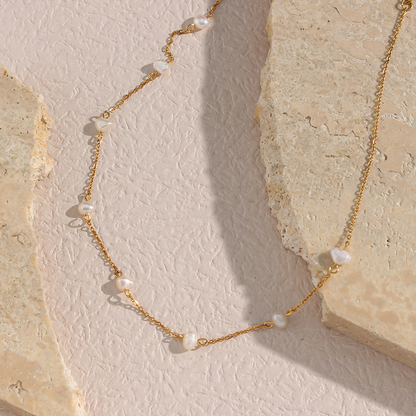 Sophisticated Gold Pearl Necklace