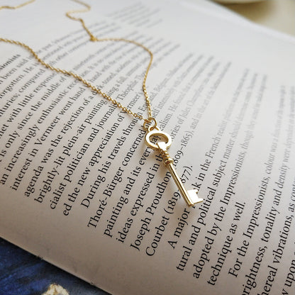 Elegant Gold Key Pendant Necklace