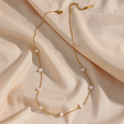 Sophisticated Gold Pearl Necklace