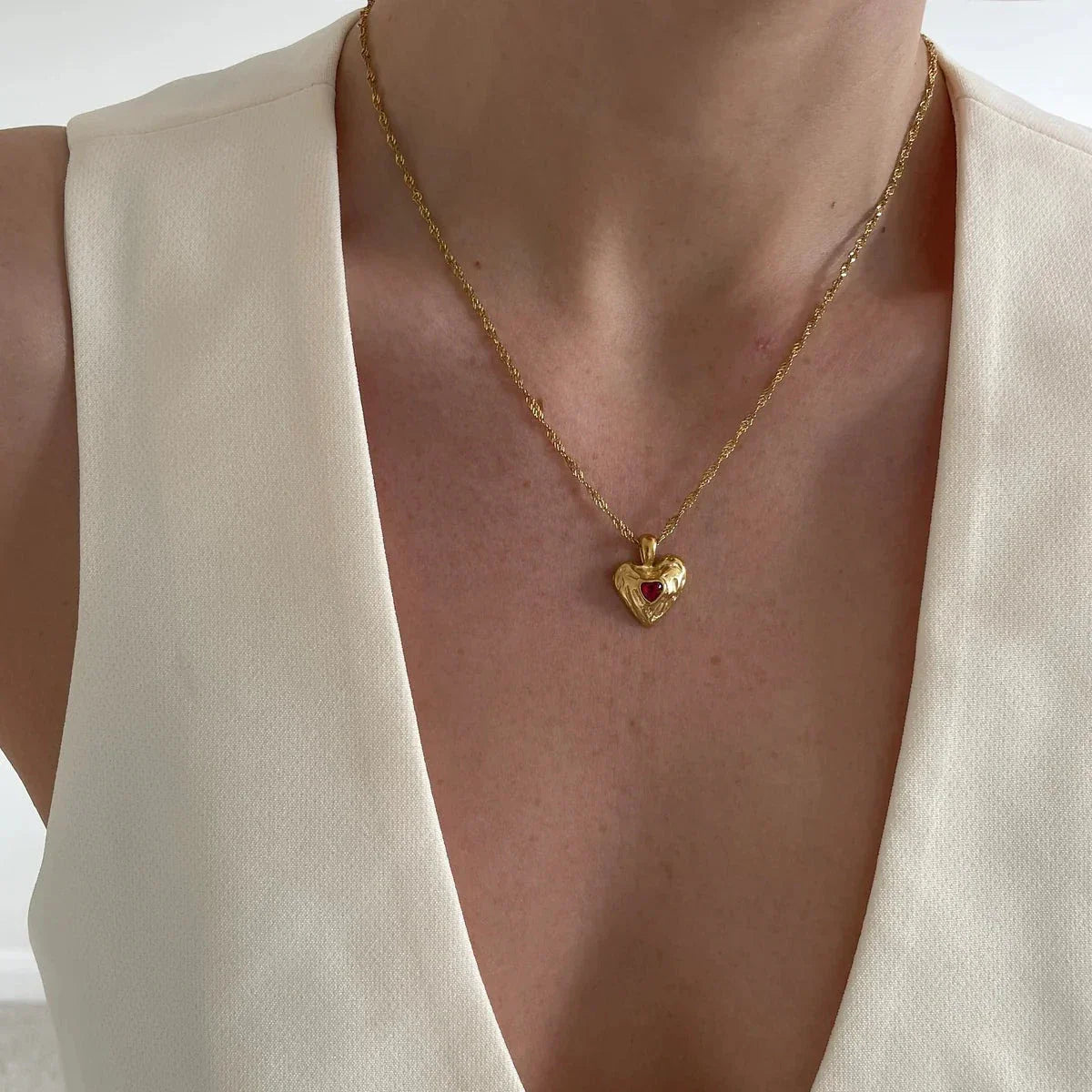Vesper Elegant Gold Heart Necklace