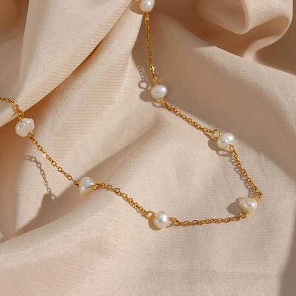 Sophisticated Gold Pearl Necklace