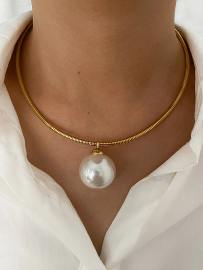 Minimalist Pearl Pendant Necklace