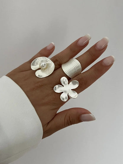 Exaggerated Pearl Geometric Ring