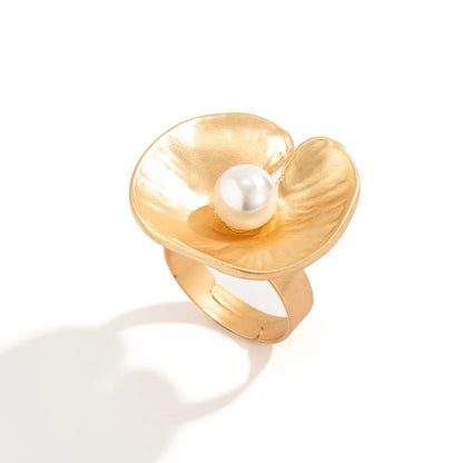 Exaggerated Pearl Geometric Ring