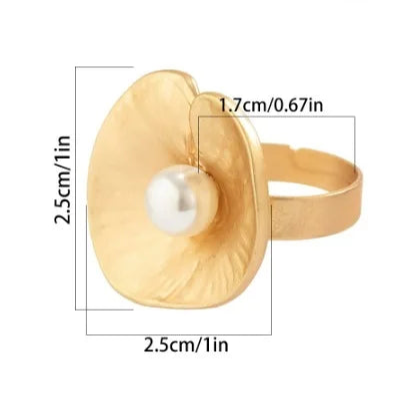 Exaggerated Pearl Geometric Ring