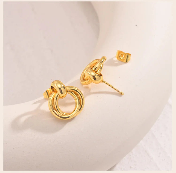 Linked Circle Stud Earrings