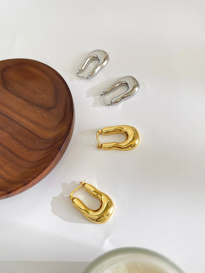 Oversized Horseshoe Pendant Necklace
