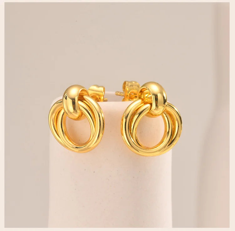 Linked Circle Stud Earrings