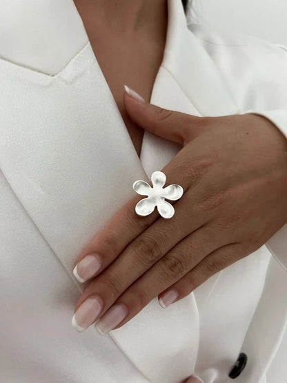 Exaggerated Pearl Geometric Ring