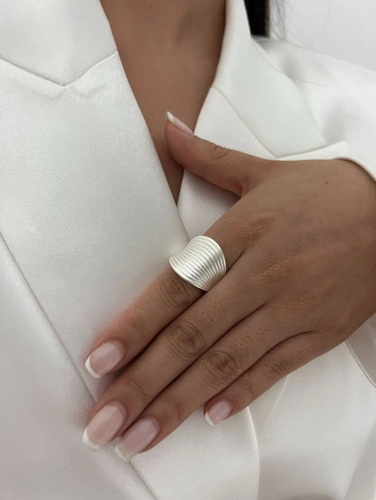Exaggerated Pearl Geometric Ring