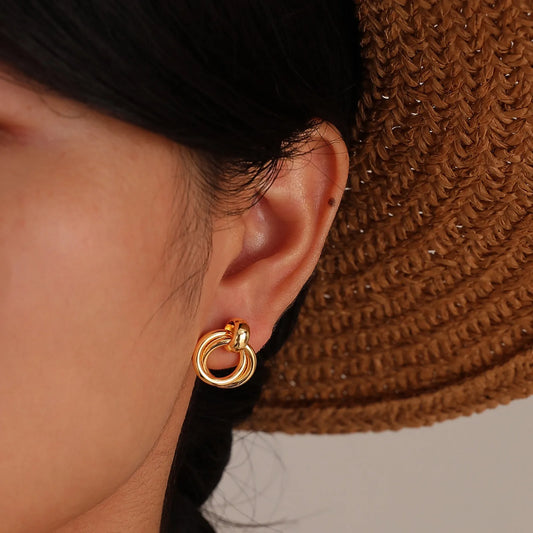 Linked Circle Stud Earrings