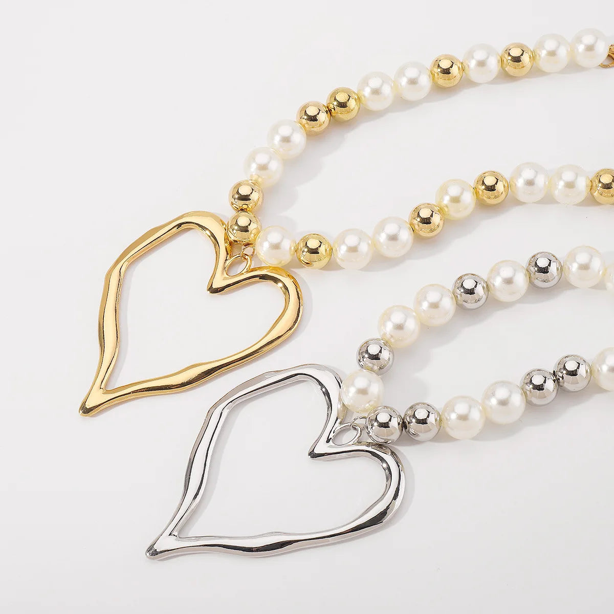 Statement Pearl Heart Choker Necklace