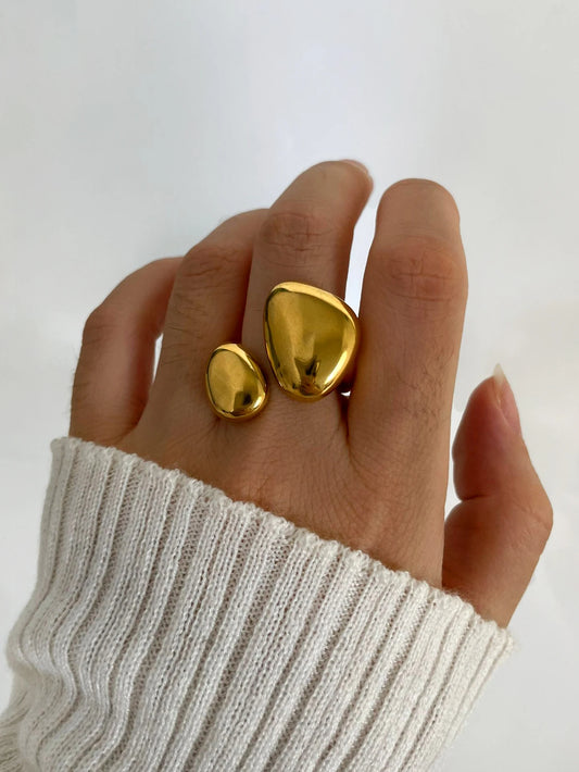 Asymmetrical Opening Ring