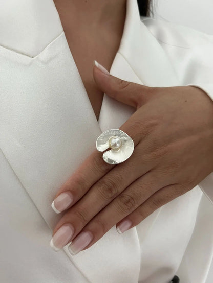 Exaggerated Pearl Geometric Ring