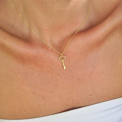 Elegant Gold Key Pendant Necklace