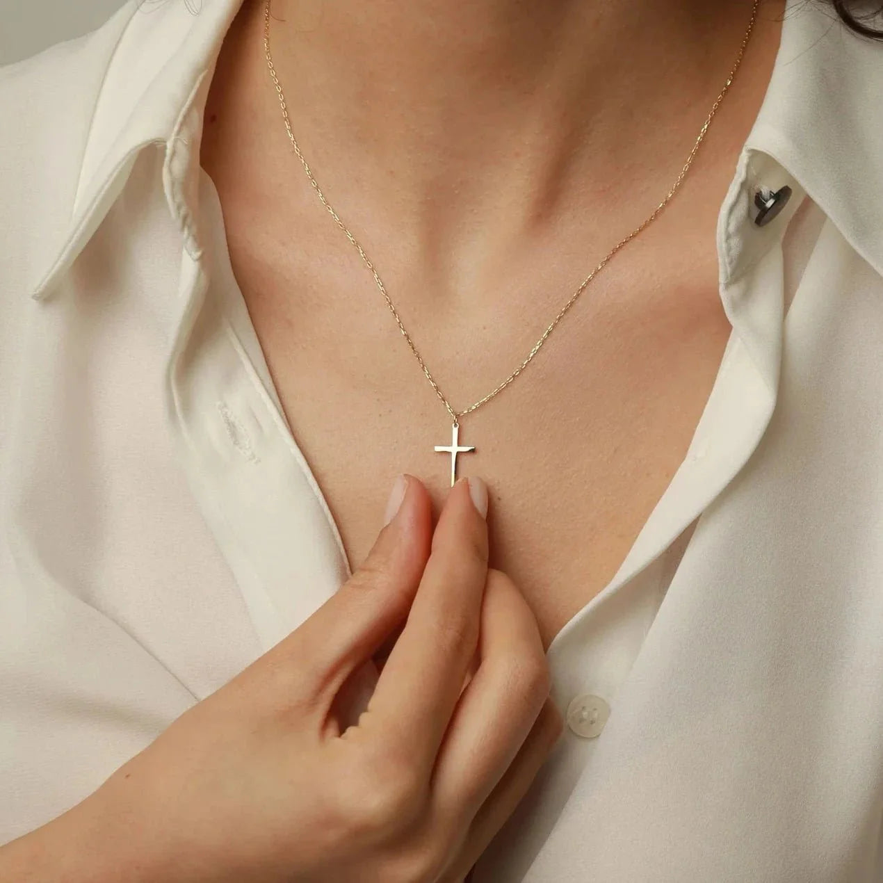 Simple Minimal Cross Necklace
