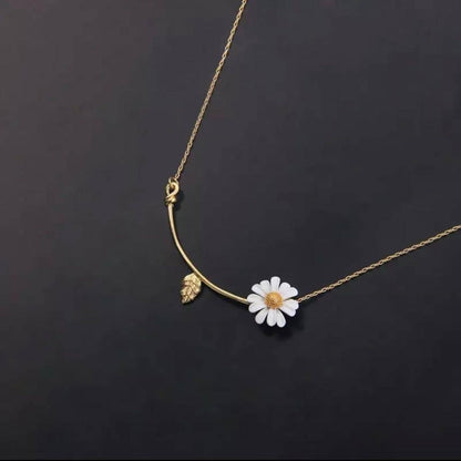 Nature Inspired Daisy & Leaf Delicate Look Necklace