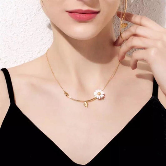 Nature Inspired Daisy & Leaf Delicate Look Necklace