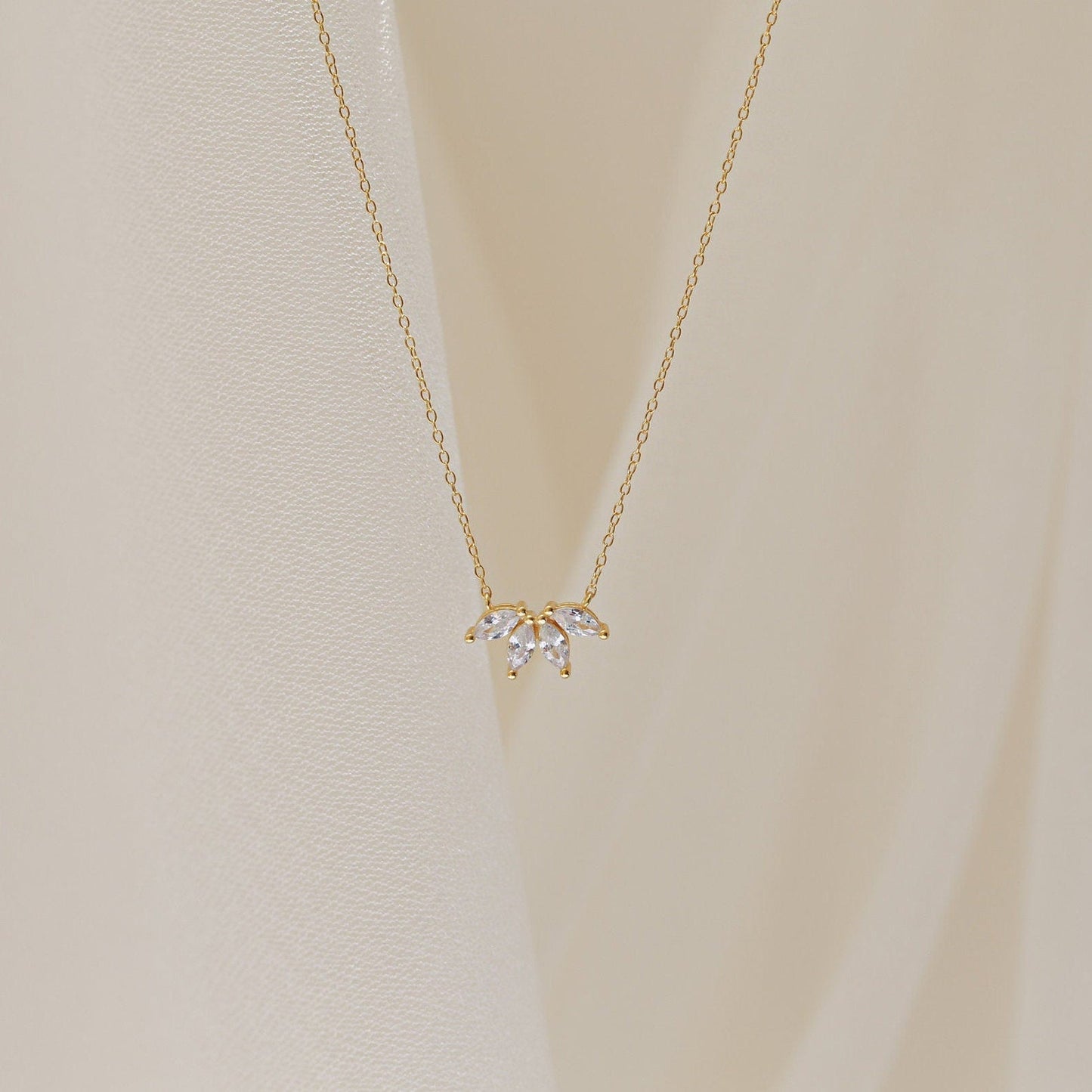 Elegant Sparkling Inlay Marquise Stone Diamond Necklace