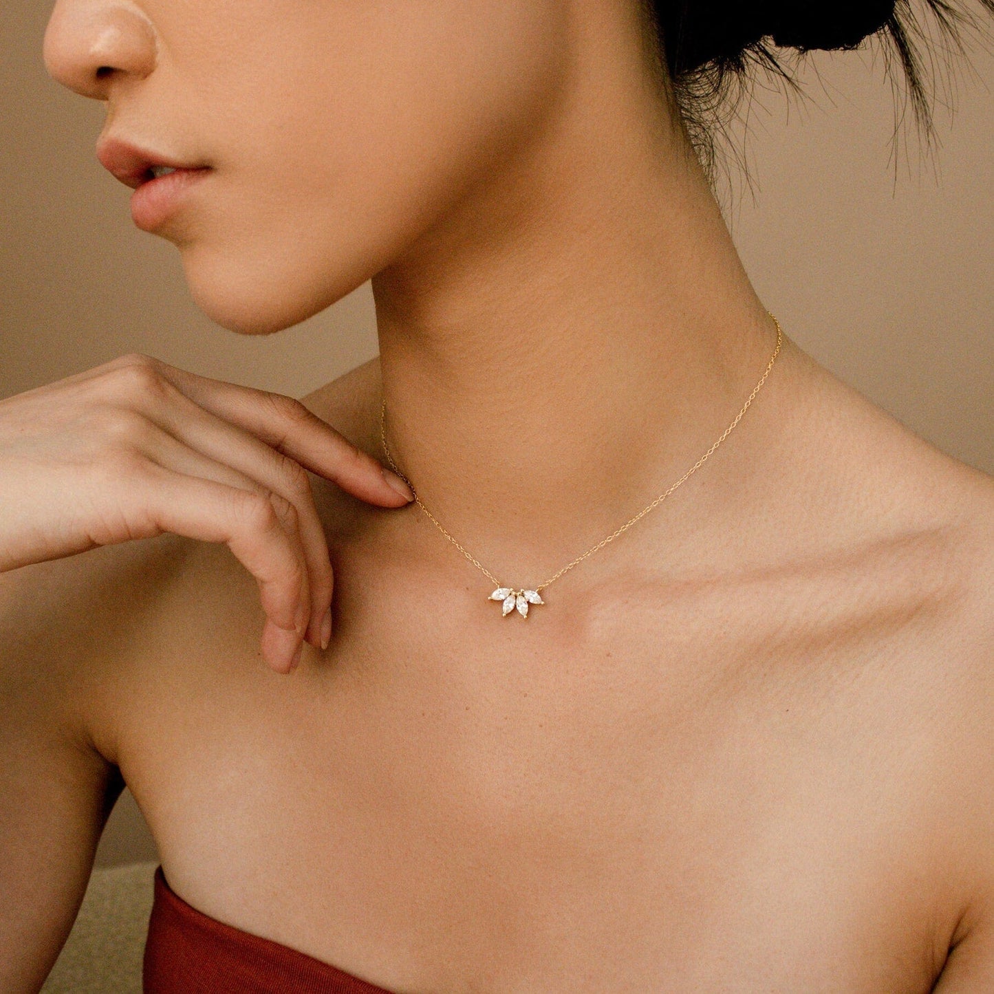 Elegant Sparkling Inlay Marquise Stone Diamond Necklace
