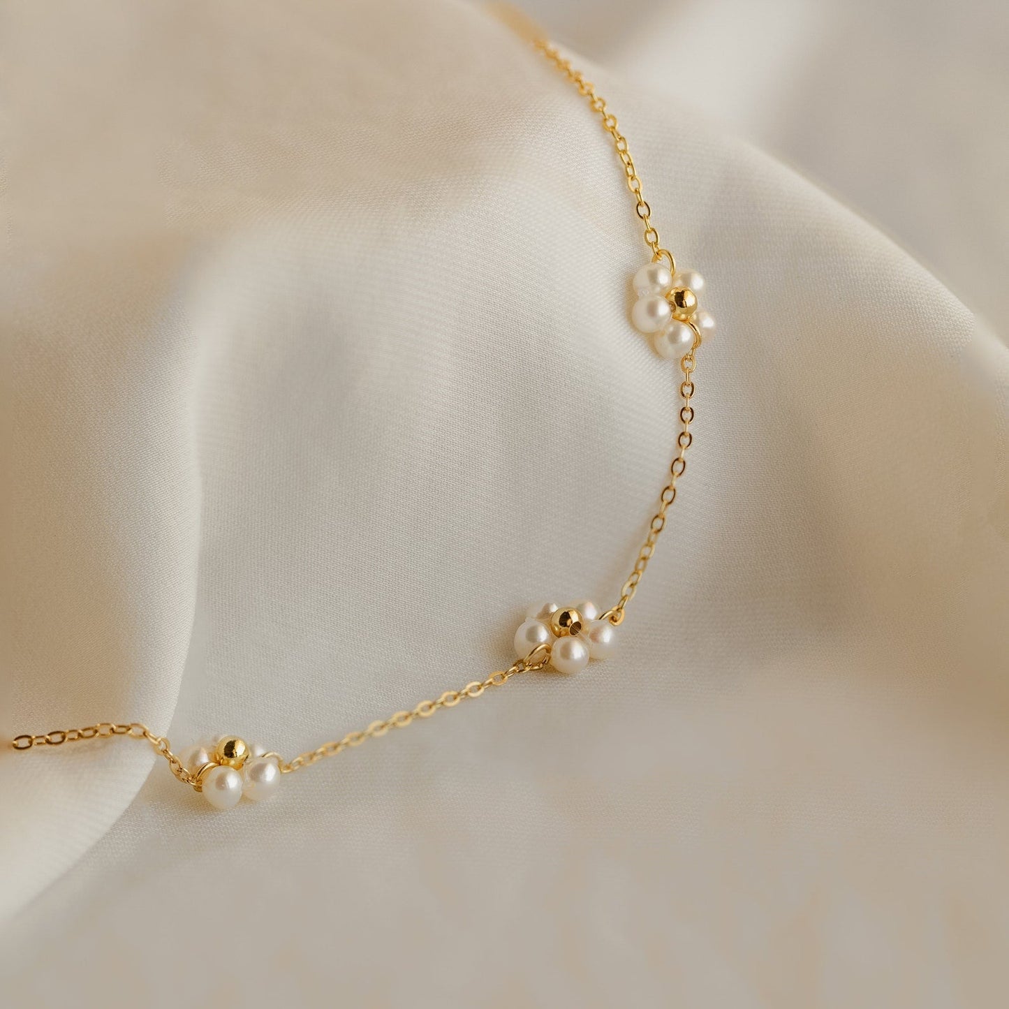 Pearl Daisy Enchanting Flowers Necklace