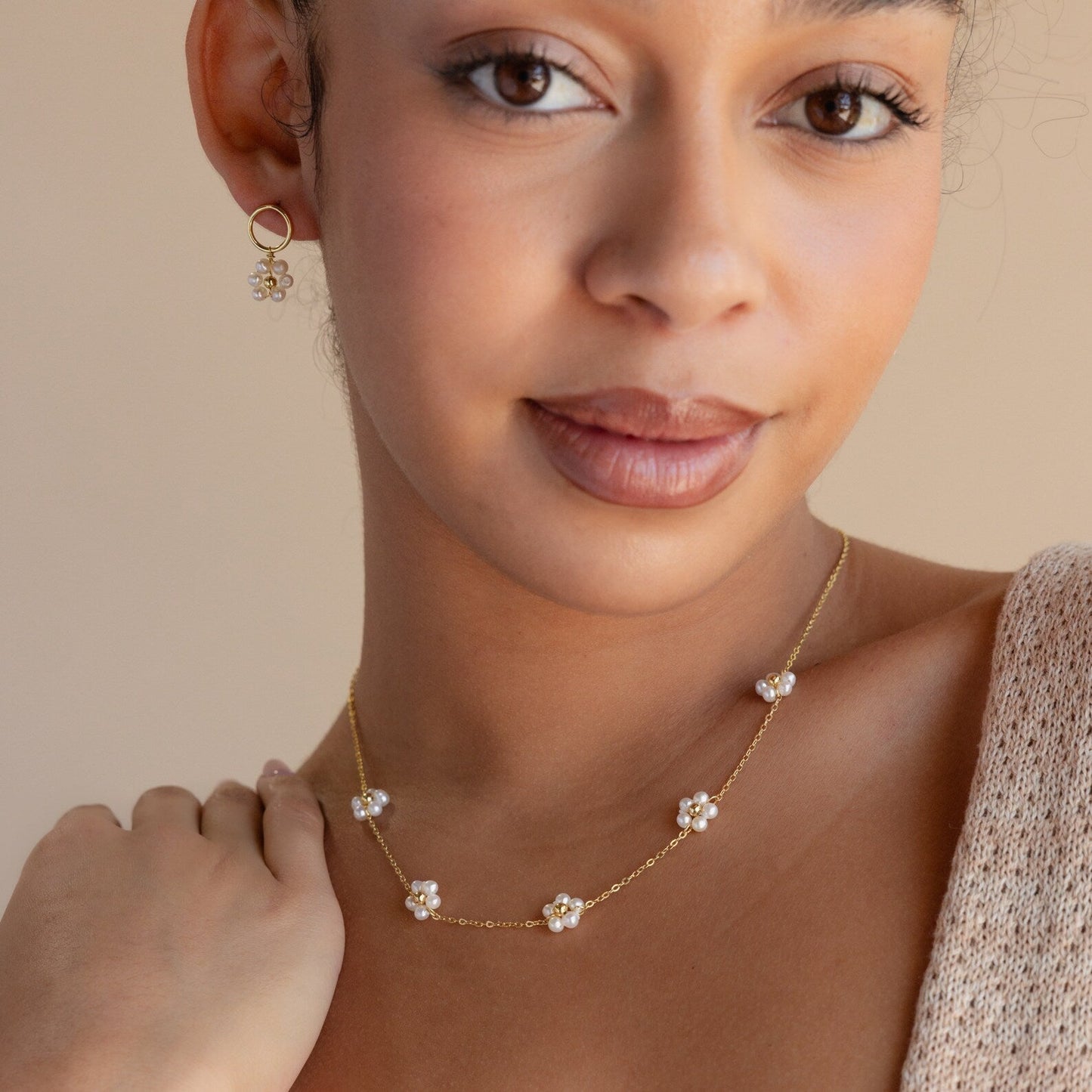 Pearl Daisy Enchanting Flowers Necklace
