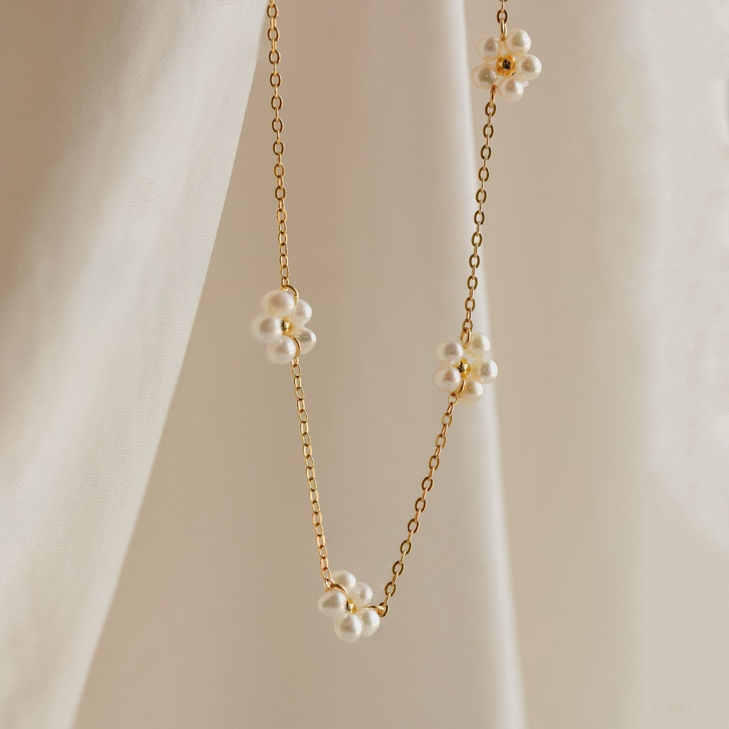 Pearl Daisy Enchanting Flowers Necklace