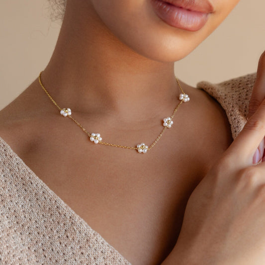 Pearl Daisy Enchanting Flowers Necklace