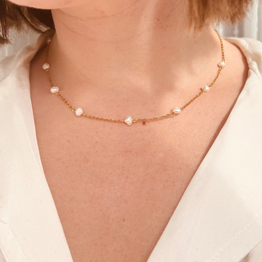 Sophisticated Gold Pearl Necklace
