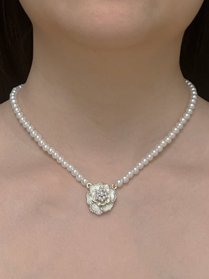 Elegant Rose Flower Pendant Pearl Necklace