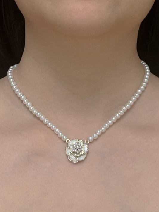 Elegant Rose Flower Pendant Pearl Necklace