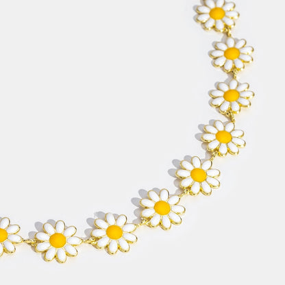 White Lilith Daisy Flower Necklace